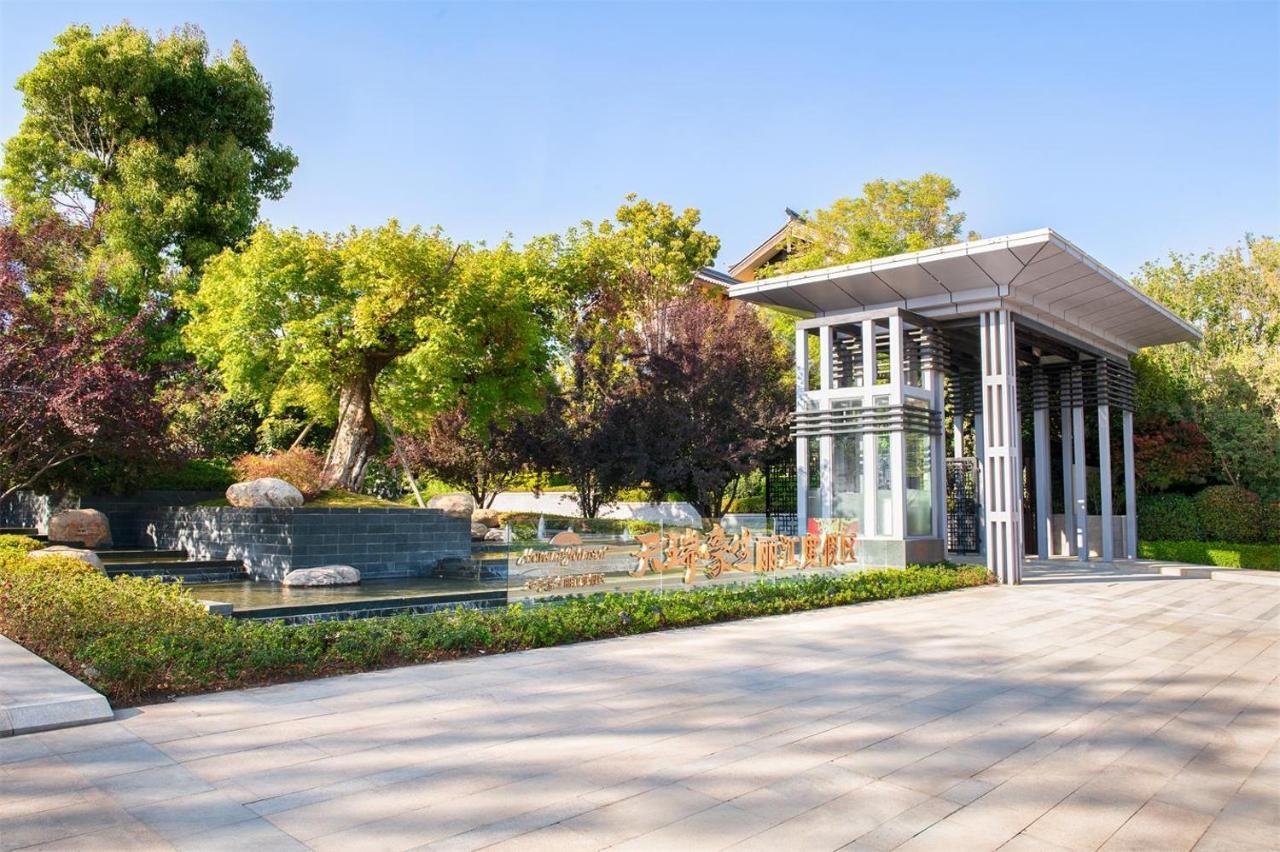 Howard Johnson Jinlin Plaza Lijiang Lijiang  Eksteriør bilde